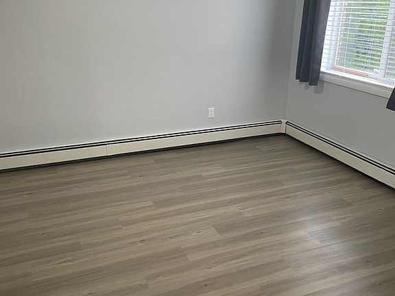 3rd image of 166 Valentine St