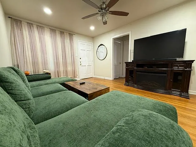 1727 Donaldson Ave — Photo 3
