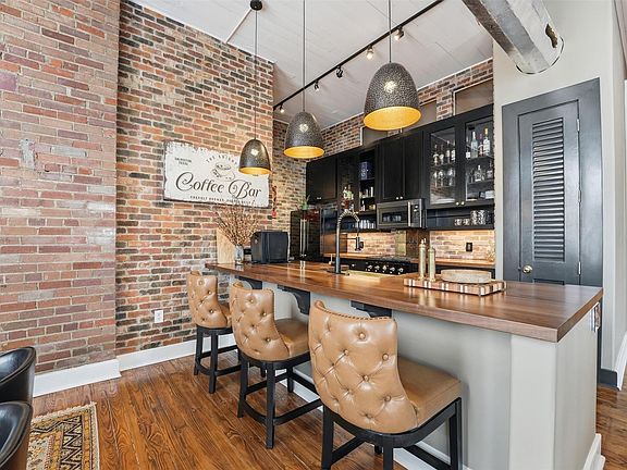 2nd image of 2318 Market St APT 12