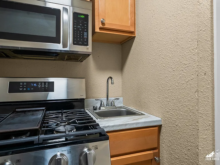 618 Gambell St #11 — Photo 32
