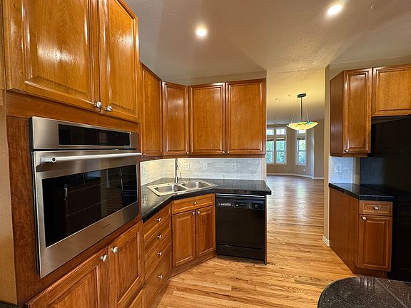 Quality kitcken with granite tile countertops, backsplash, and all appliances (oven, dishwasher, refrigerator, microwave, and stove.)