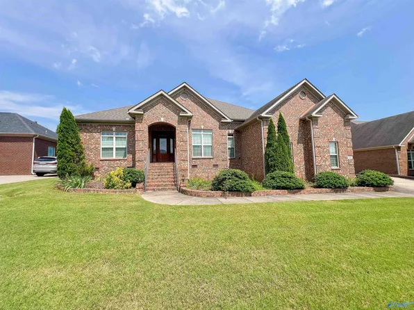 121 Autumn Wind Dr, Madison, AL 35758