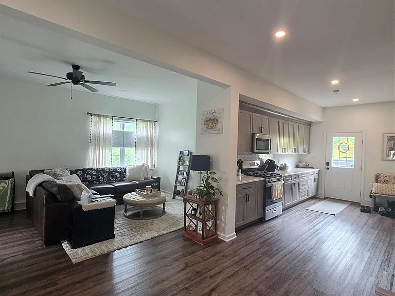 118 Plains Rd — Photo 4