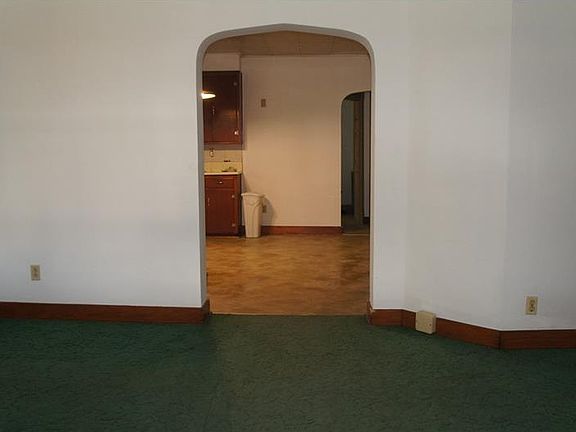 5th image of 118 Farragut Ave