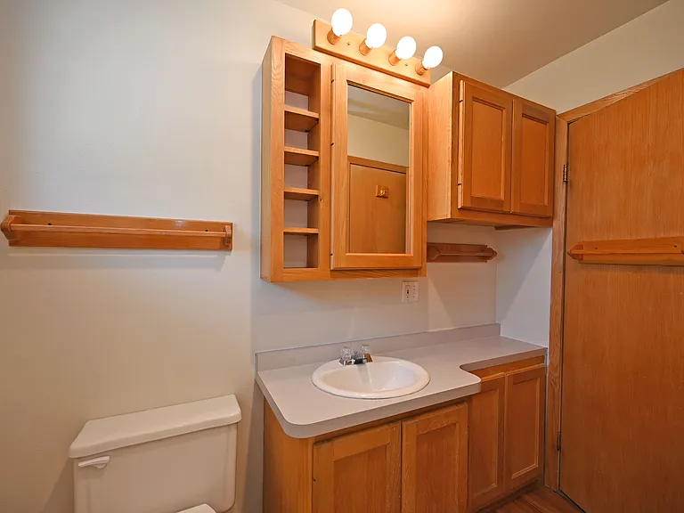 409 Linwood Ave — Photo 8