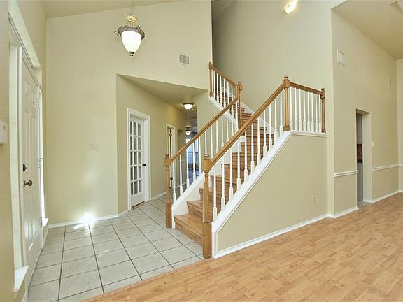 2nd image of 303 Thunderbay Dr