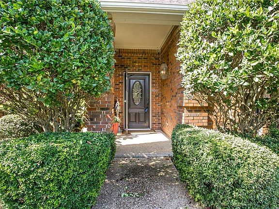 2nd image of 2109 Country Club Dr