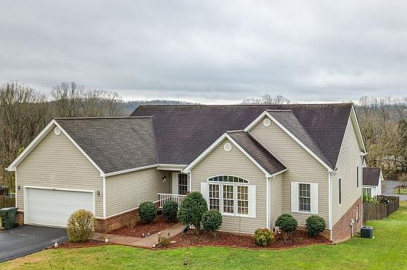 2nd image of 171 Cindy Anne Dr