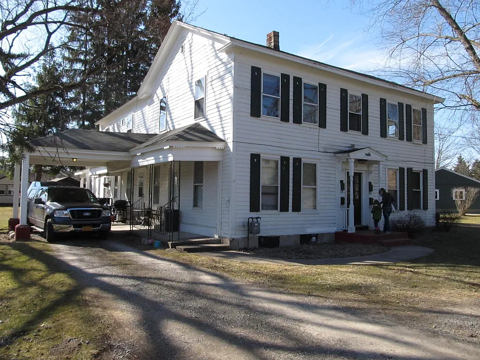 100 N Main St #4
