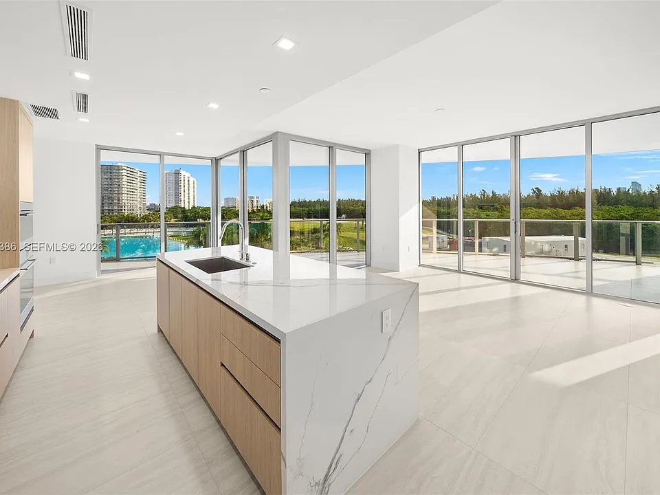 2411 Laguna Cir #311