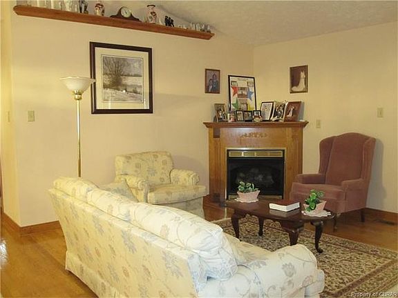 3rd image of 705 Cressfield Dr