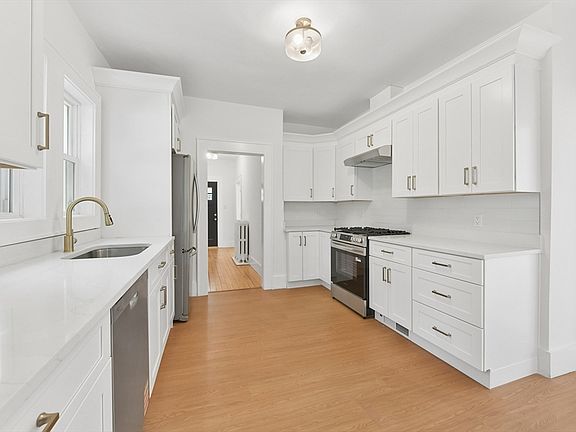 5th image of 46 Clark St