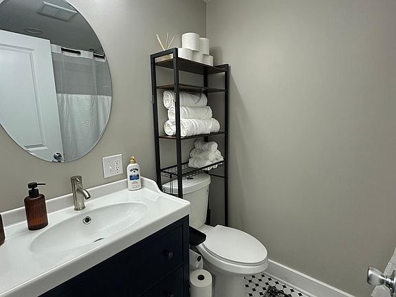 5th image of 731 Lyons Ave APT 1