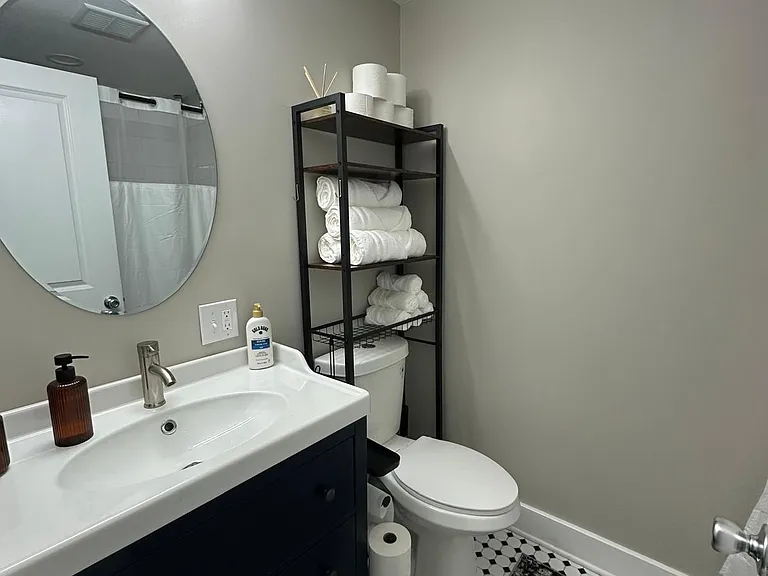 731 Lyons Ave #1 — Photo 4