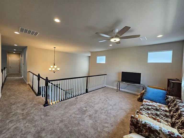 255 Rogers Ct — Photo 15