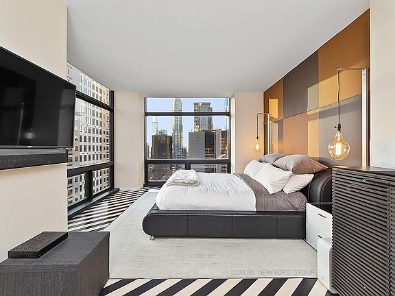 5th image of 721 5th Ave APT 40H
