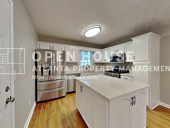 5th image of 210 Austin Dr