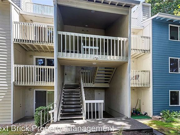 2nd image of 9474 Redmond Woodinville Rd NE APT A207