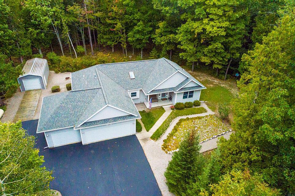1st image of 16508 Pineview Dr