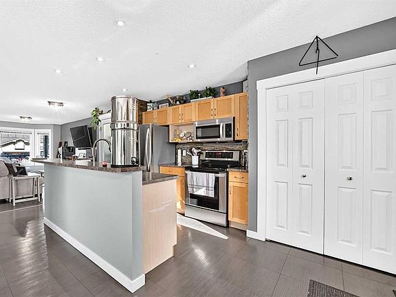 4th image of 122 W Aspen Cir