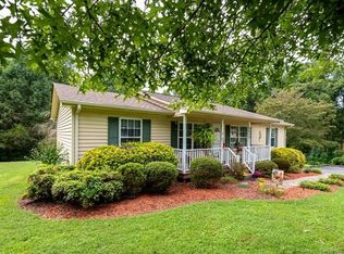 5426 Chestnut Dr, Hickory, NC 28602