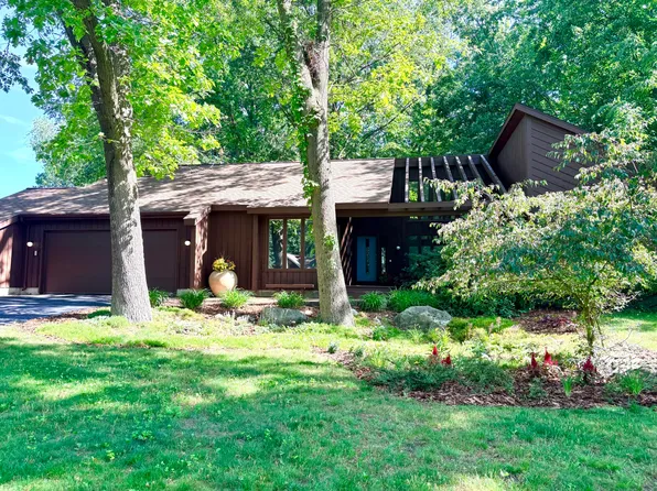 7606 Leyton Dr SE, Ada, MI 49301
