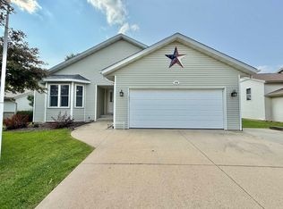 233 Briar Cliff St SW, Poplar Grove, IL 61065