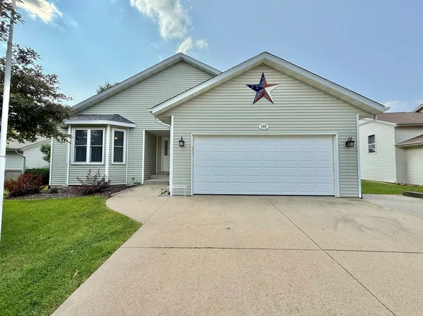 233 Briar Cliff St SW, Poplar Grove, IL 61065