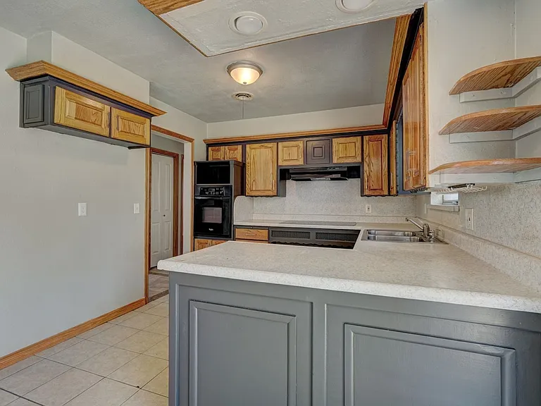 1401 Hampton Dr — Photo 9
