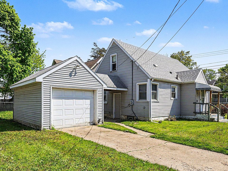 1st image of 902 W Lapeer St