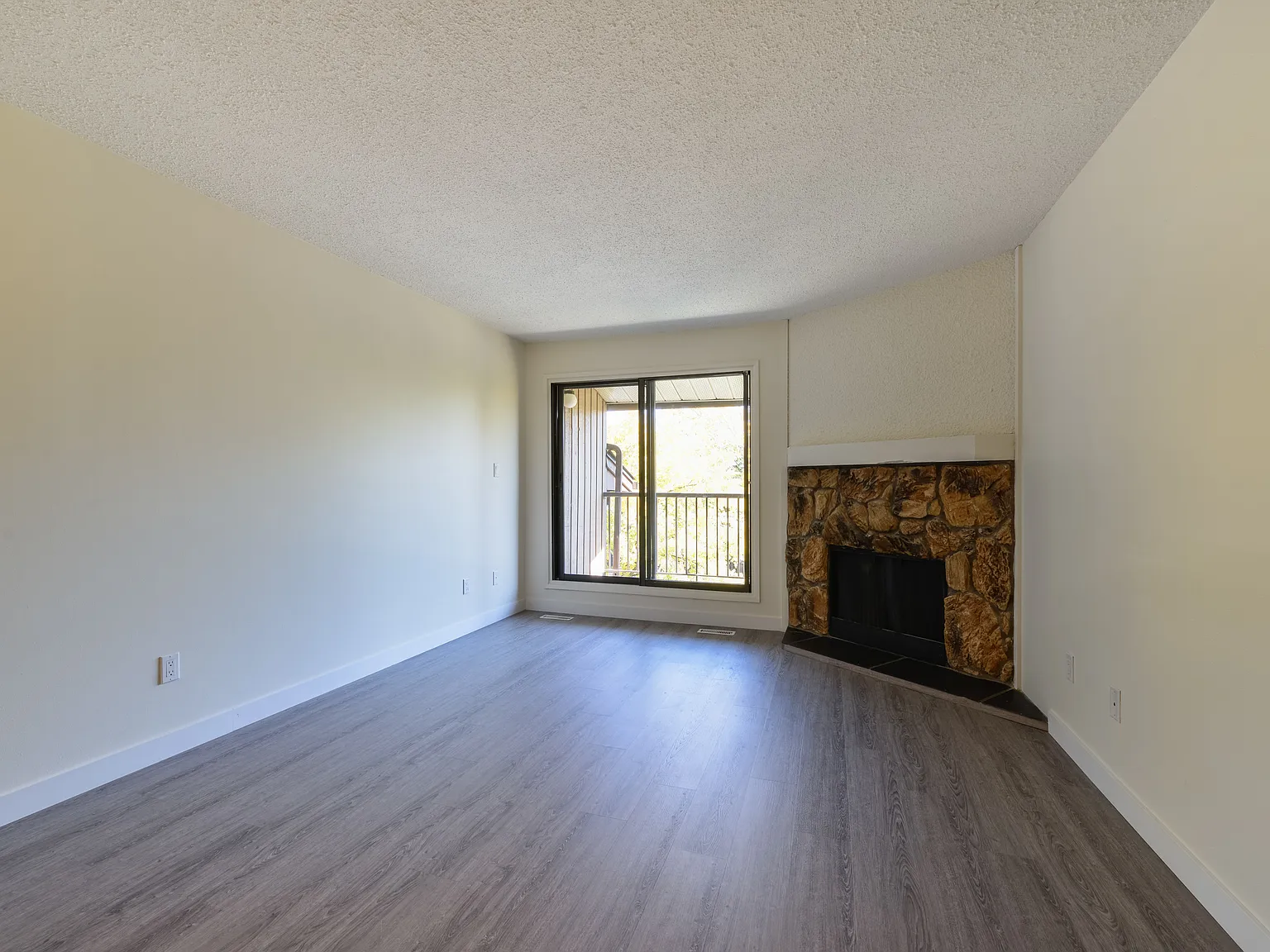 Warwick Apartments — Photo 3