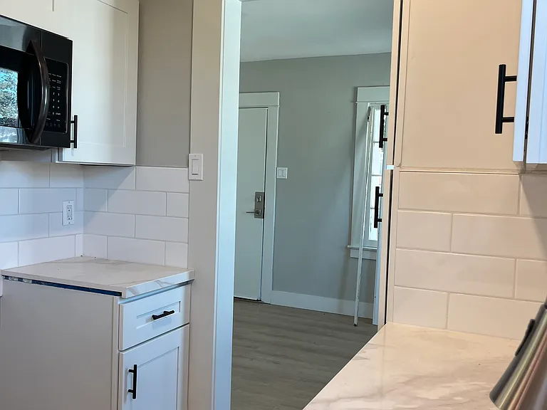 228 W Pearl St — Photo 6