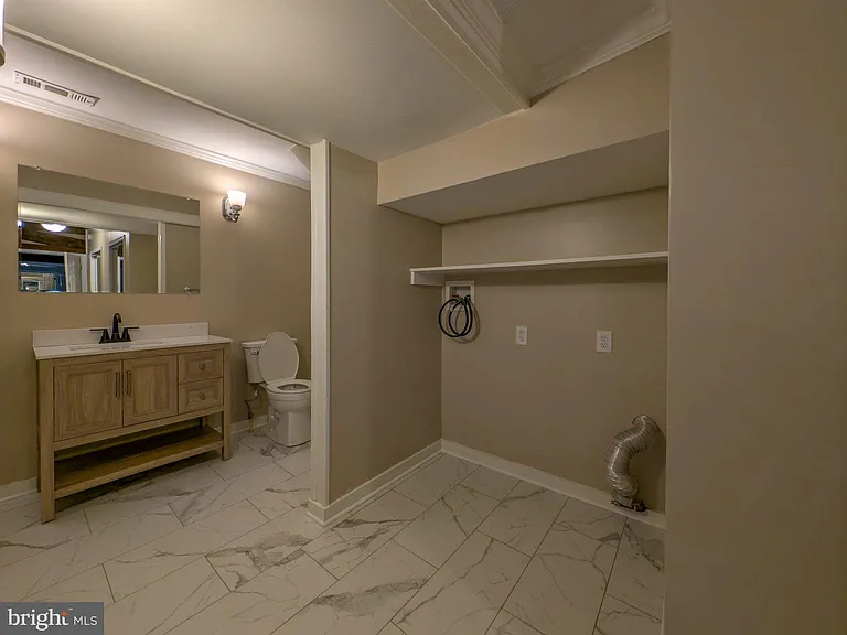 112 E Cameron St — Photo 9