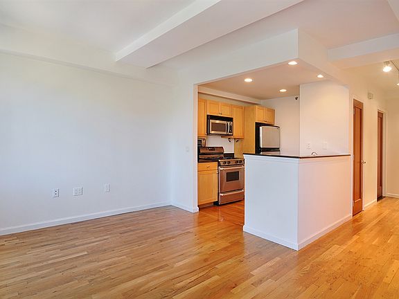 4th image of 416-418 E 11th St #6C