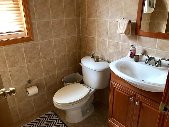 Bathroom (1 of 2)