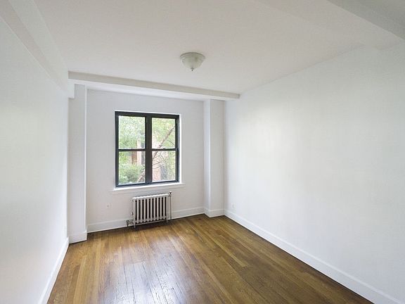 3rd image of 433 W 21st St APT 3D