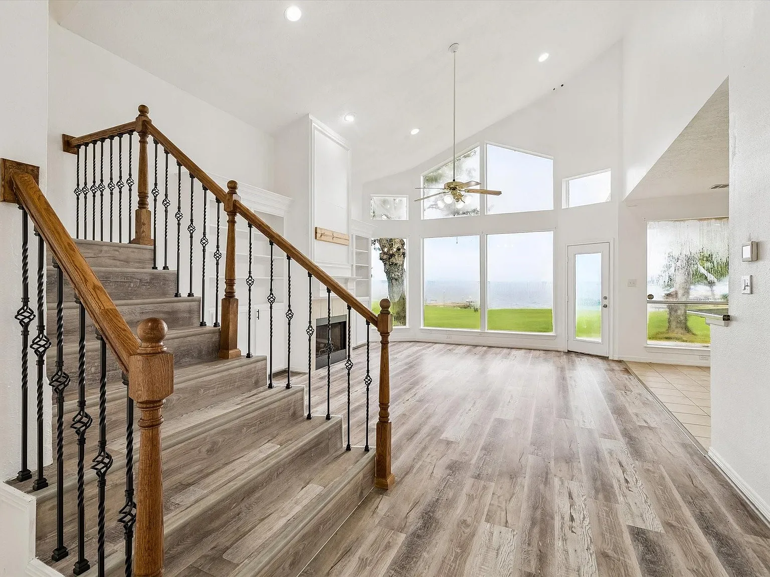 3 bed, 3.0 bath, 2015 sqft, $3,000 — Photo 2