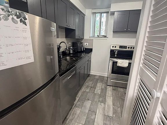 5th image of 3825--210-3825-2 N Pine Grove Ave #210-3825
