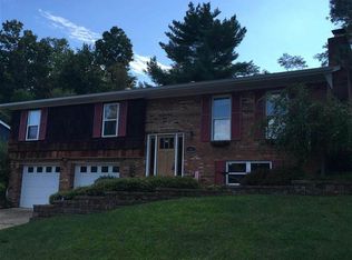 30 Keeneland Dr, Huntington, WV 25705