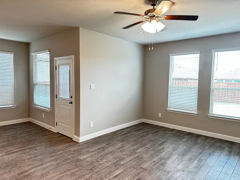 2244 Dyre Dr — Photo 16