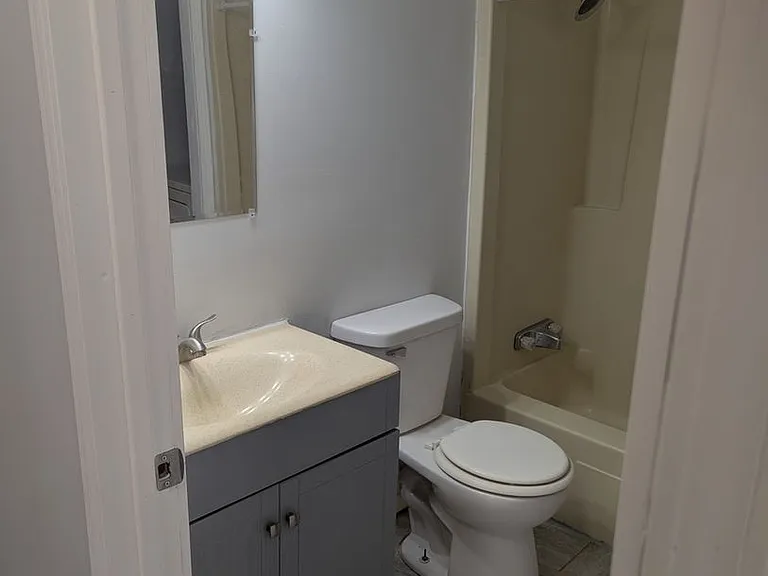 2241 Astor St — Photo 7