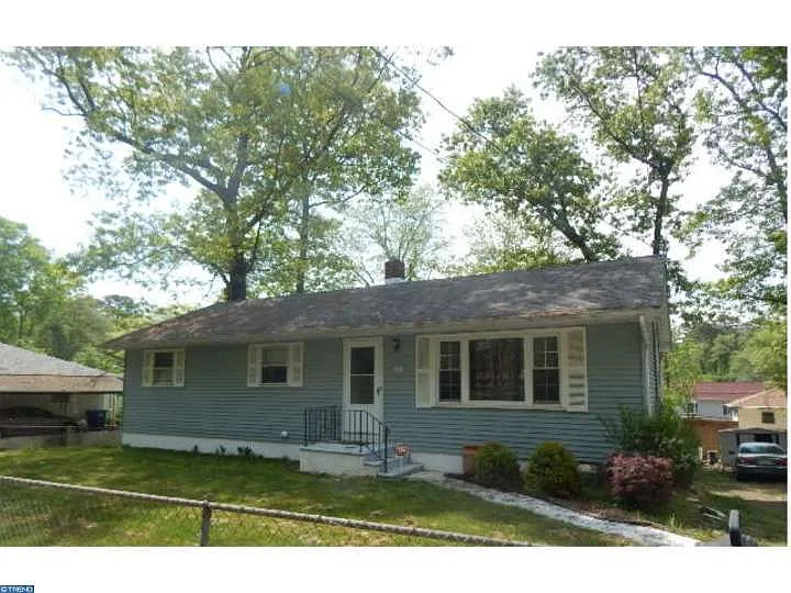 331 Woodbine St photo 1