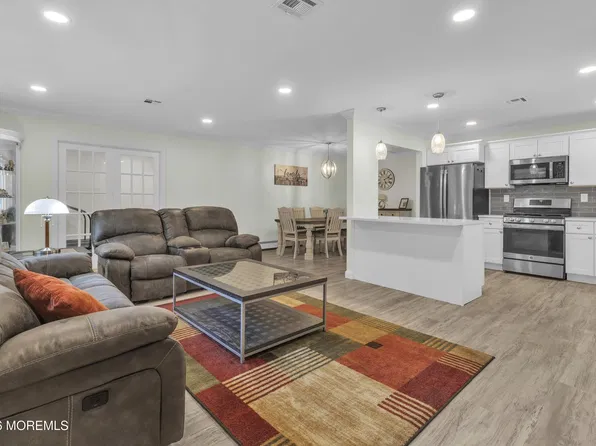 18 Maison Way, Toms River, NJ 08757