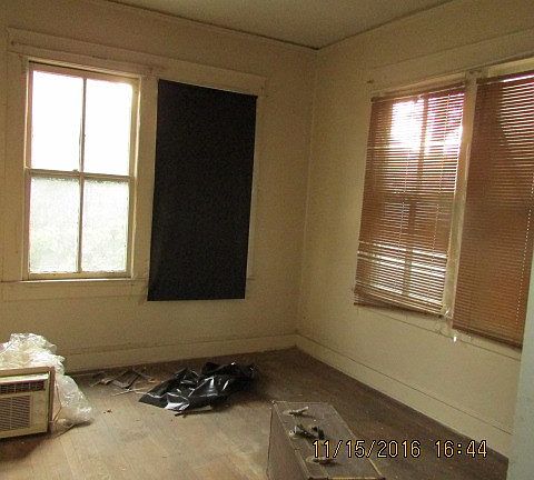 4th image of 135 Grace St