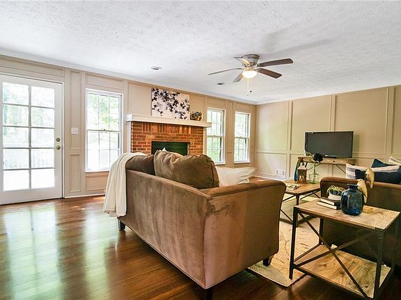 3rd image of 4395 Vineyard Trl
