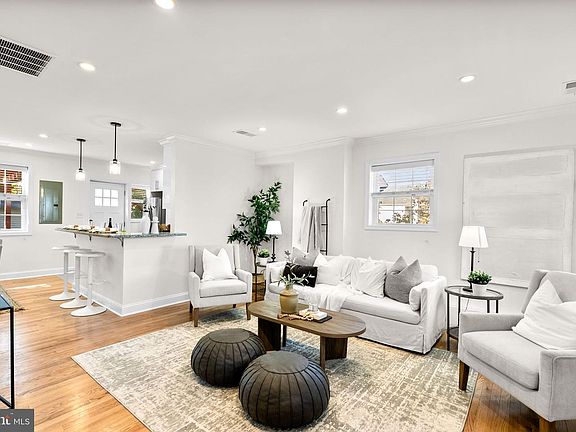 4th image of 1201 Queen St NE