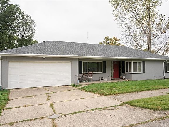 3rd image of 131 Murray Dr