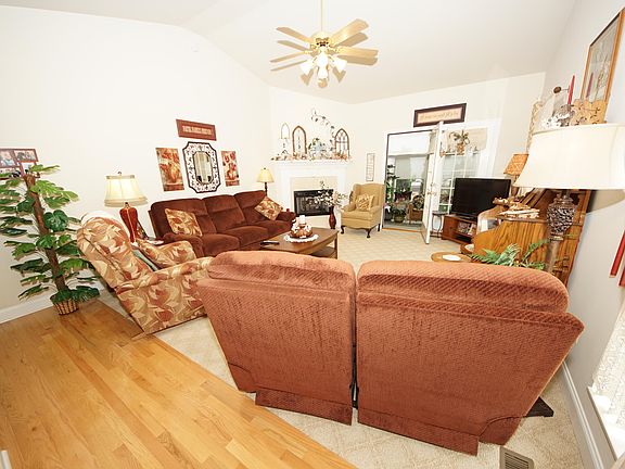 3rd image of 11520 Fincastle Ln