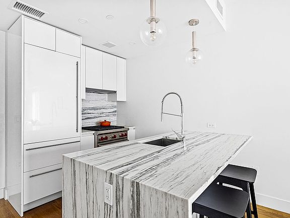 4th image of 427 E 90th St #5A