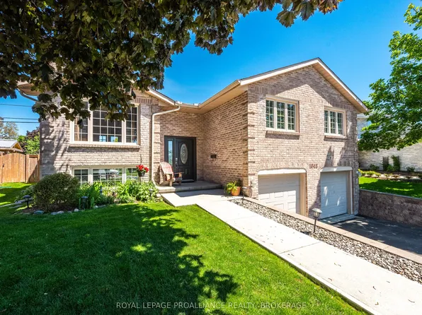 1048 Palmerston Cres, Kingston, ON K7P 2P5